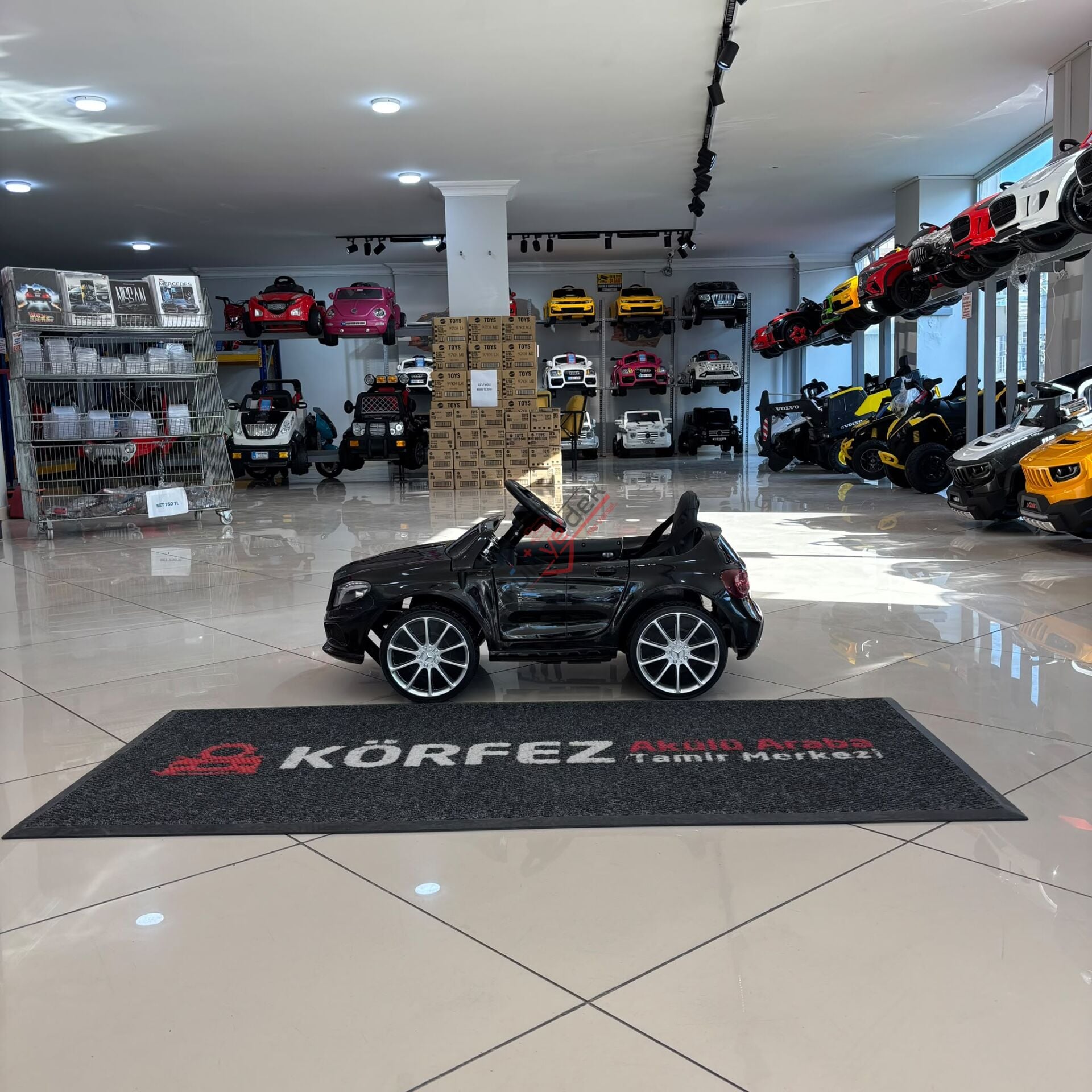 Mercedes-Benz GLA 45 AMG lisanslı akülü araba
