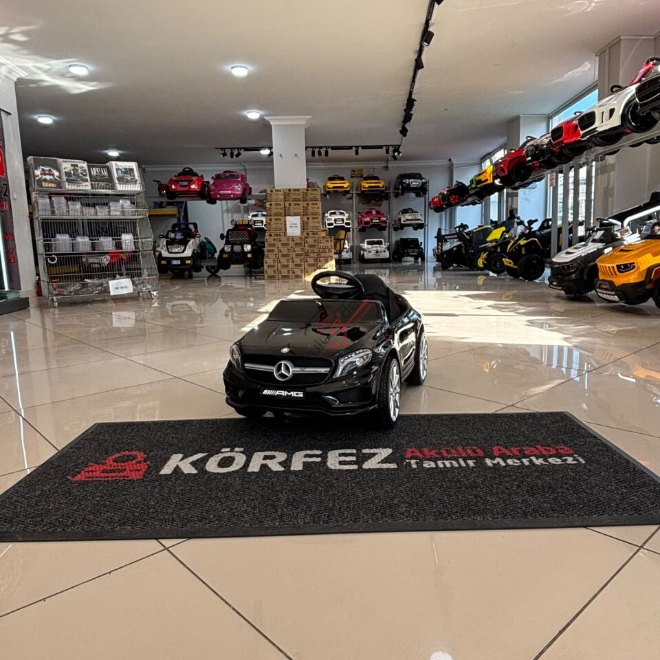 Mercedes-Benz GLA 45 AMG lisanslı akülü araba