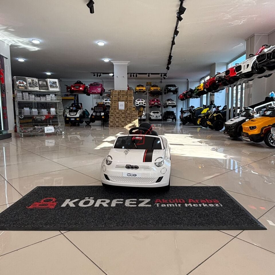 Fiat 500 lisanslı akülü araba