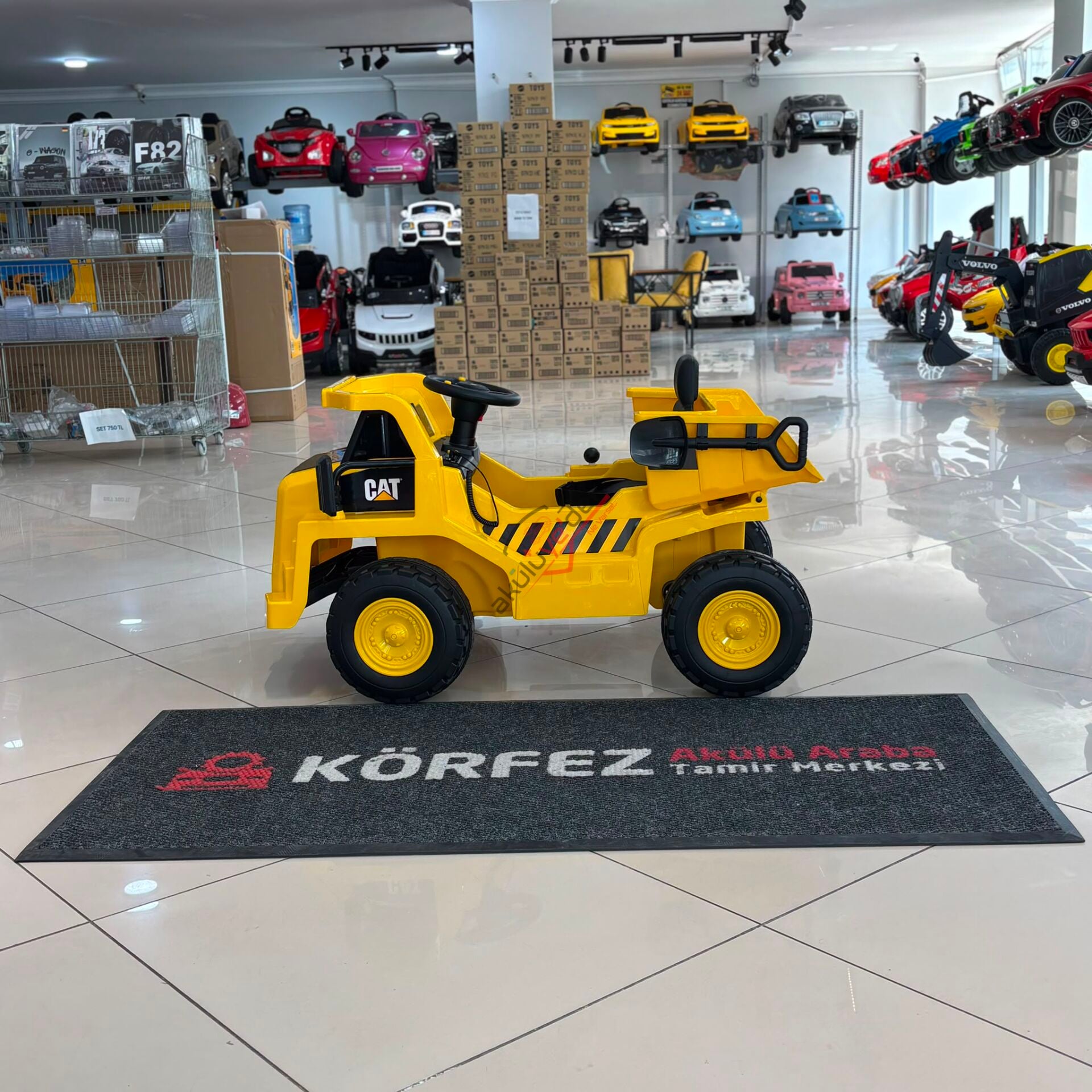 CAT 12 V Uzaktan kumandalı Akülü İş Makinesi