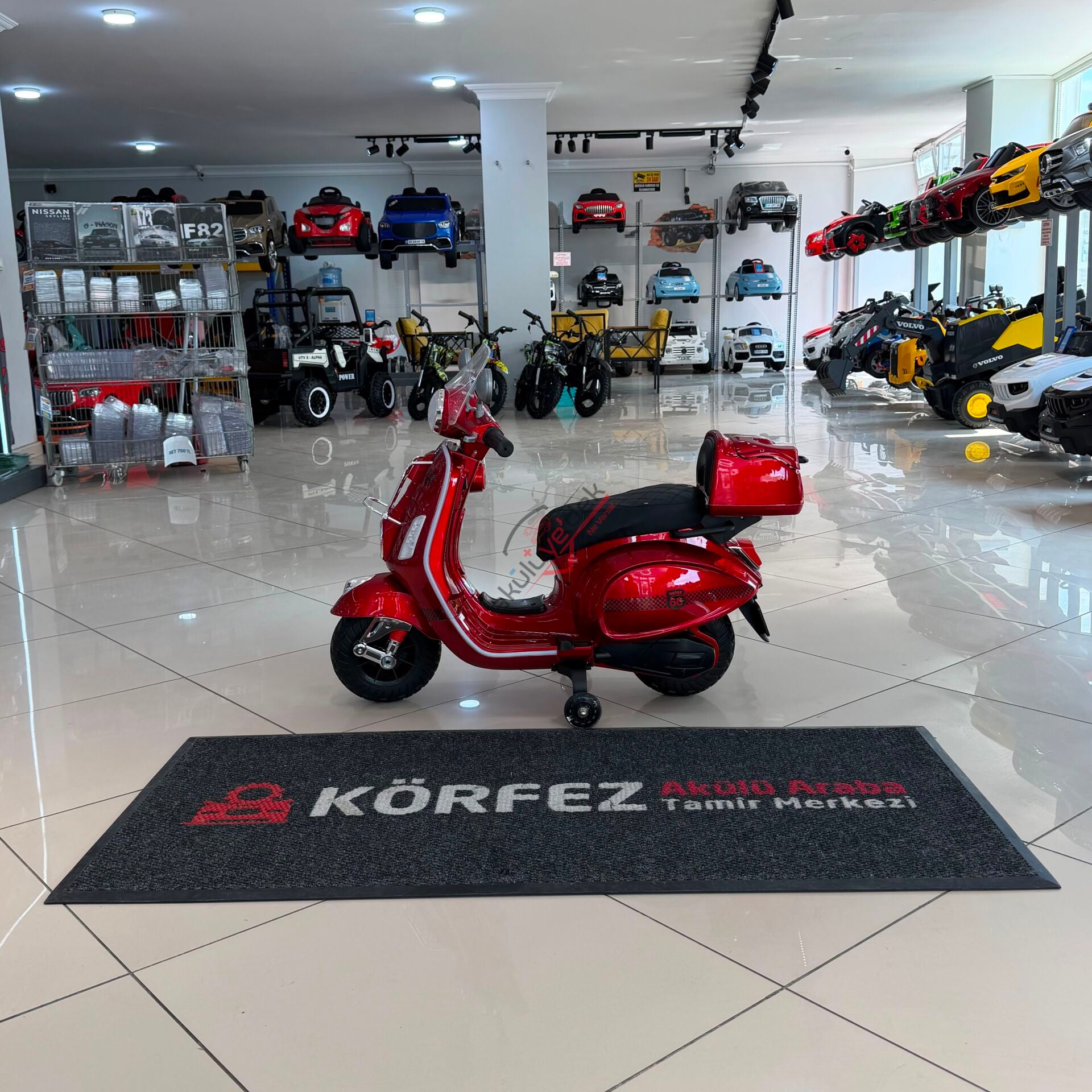 Vespa Lisanslı Akülü Scooter