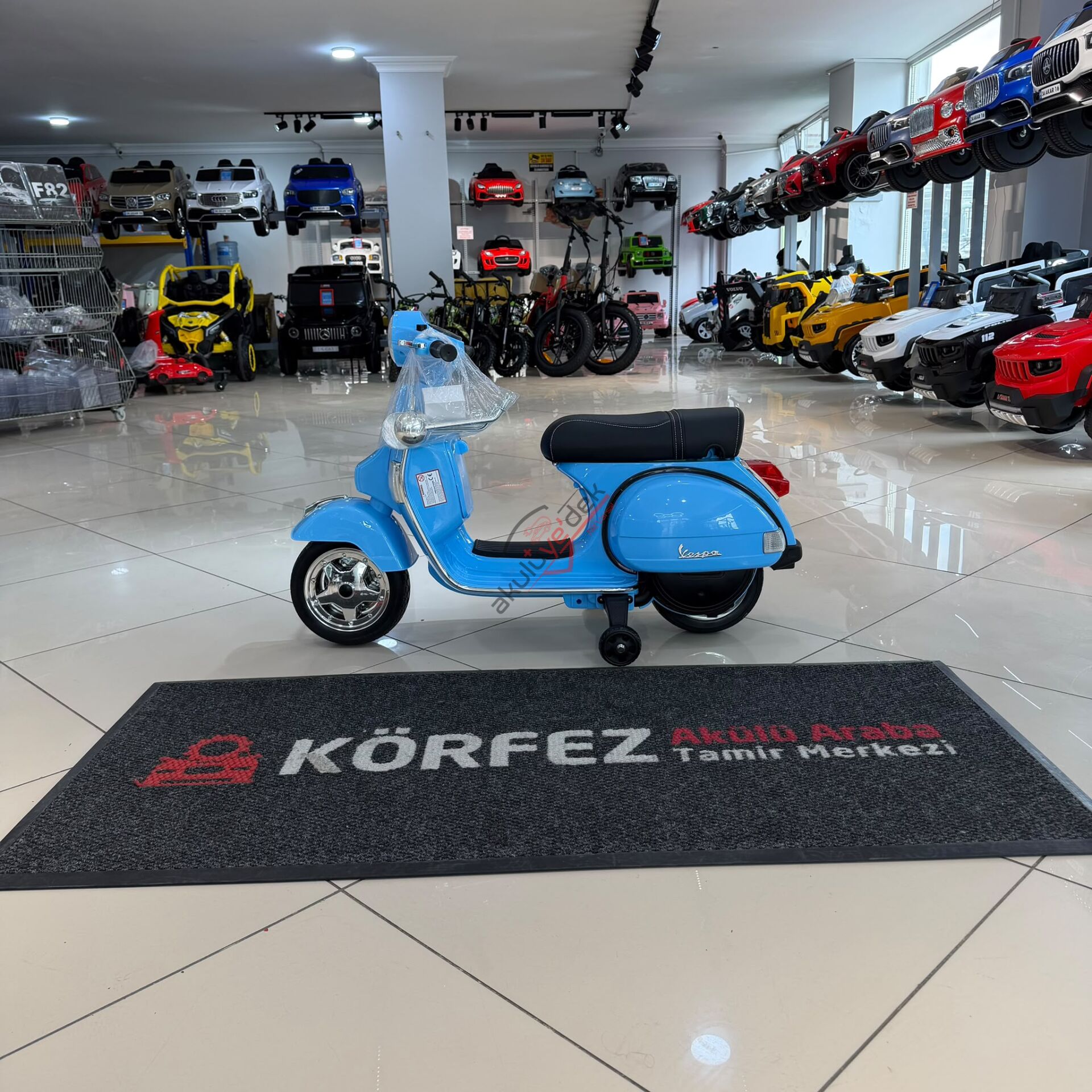 lisanslı Vespa çocuk akülü motosikleti