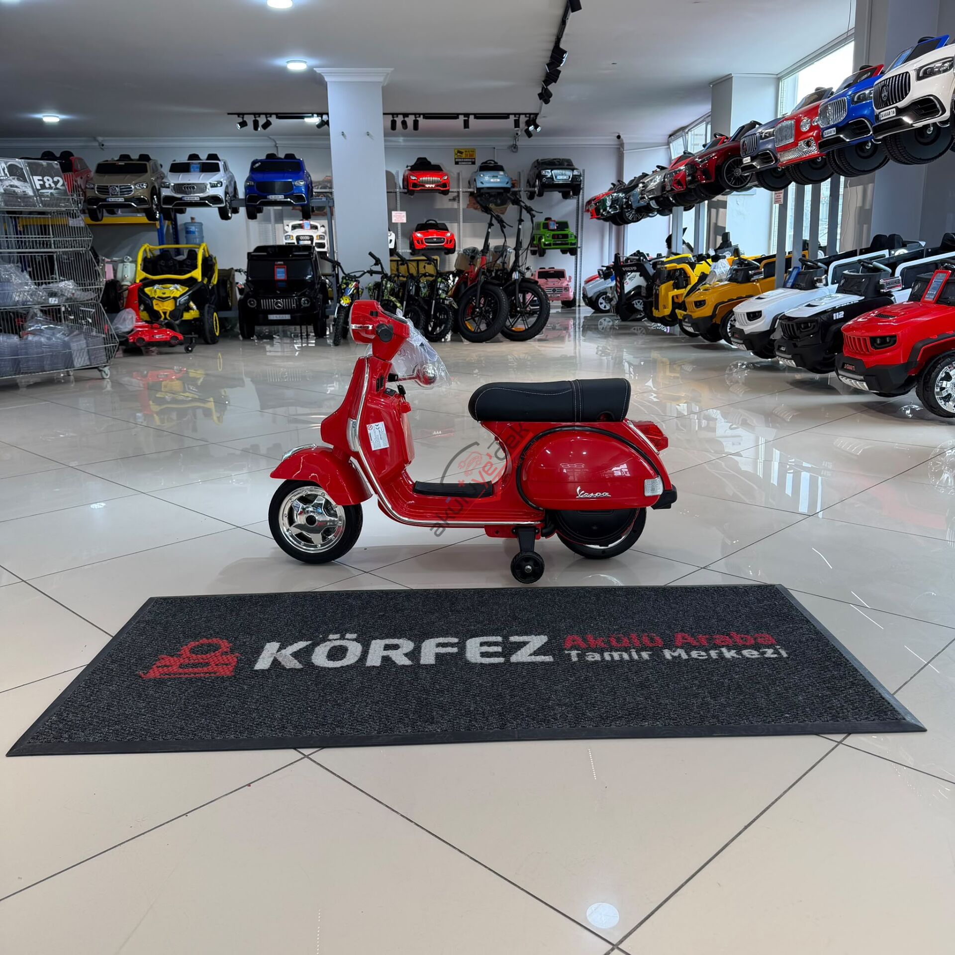 lisanslı Vespa çocuk akülü motosikleti