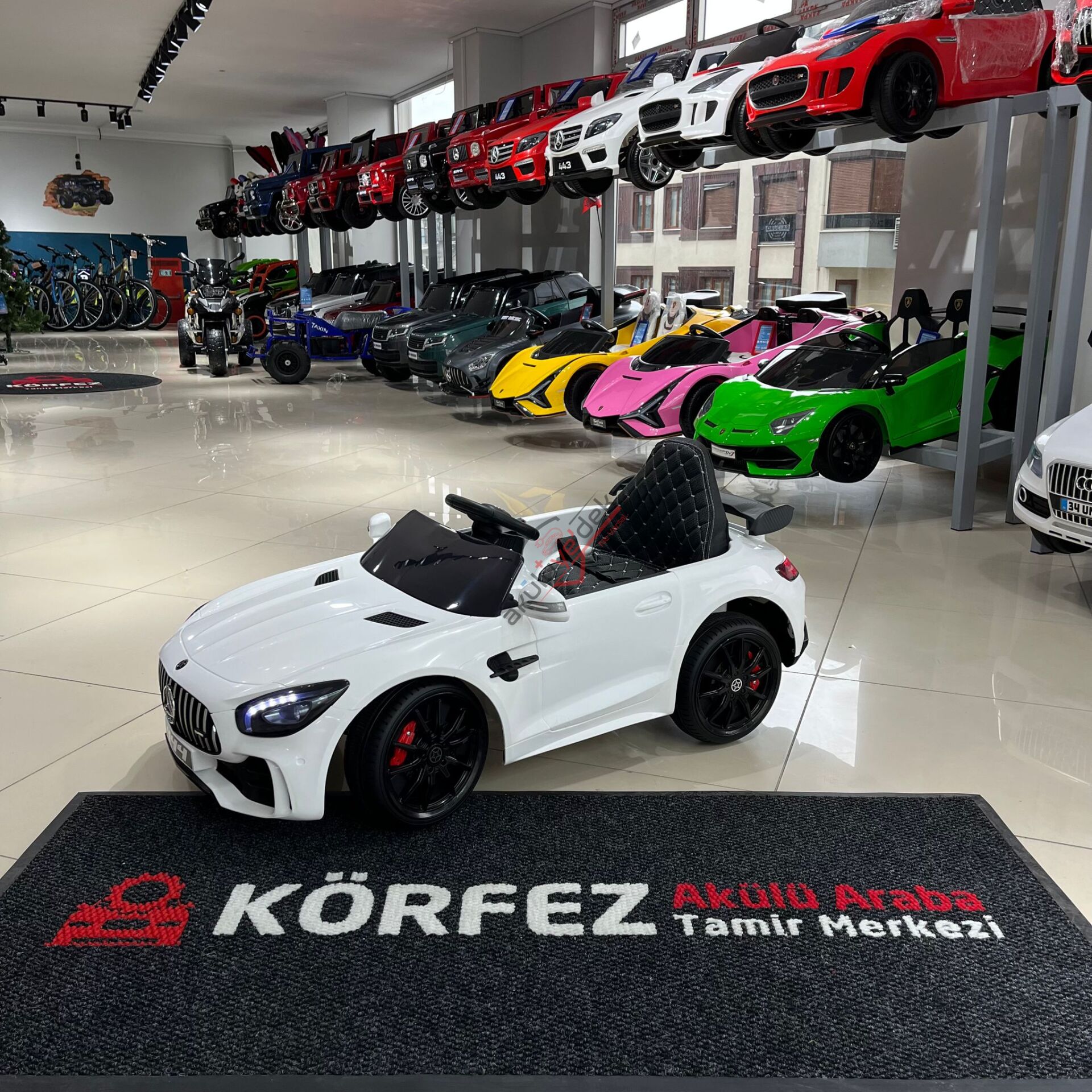 444 GTR SPORT AKÜLÜ ARABA 12V - BEYAZ