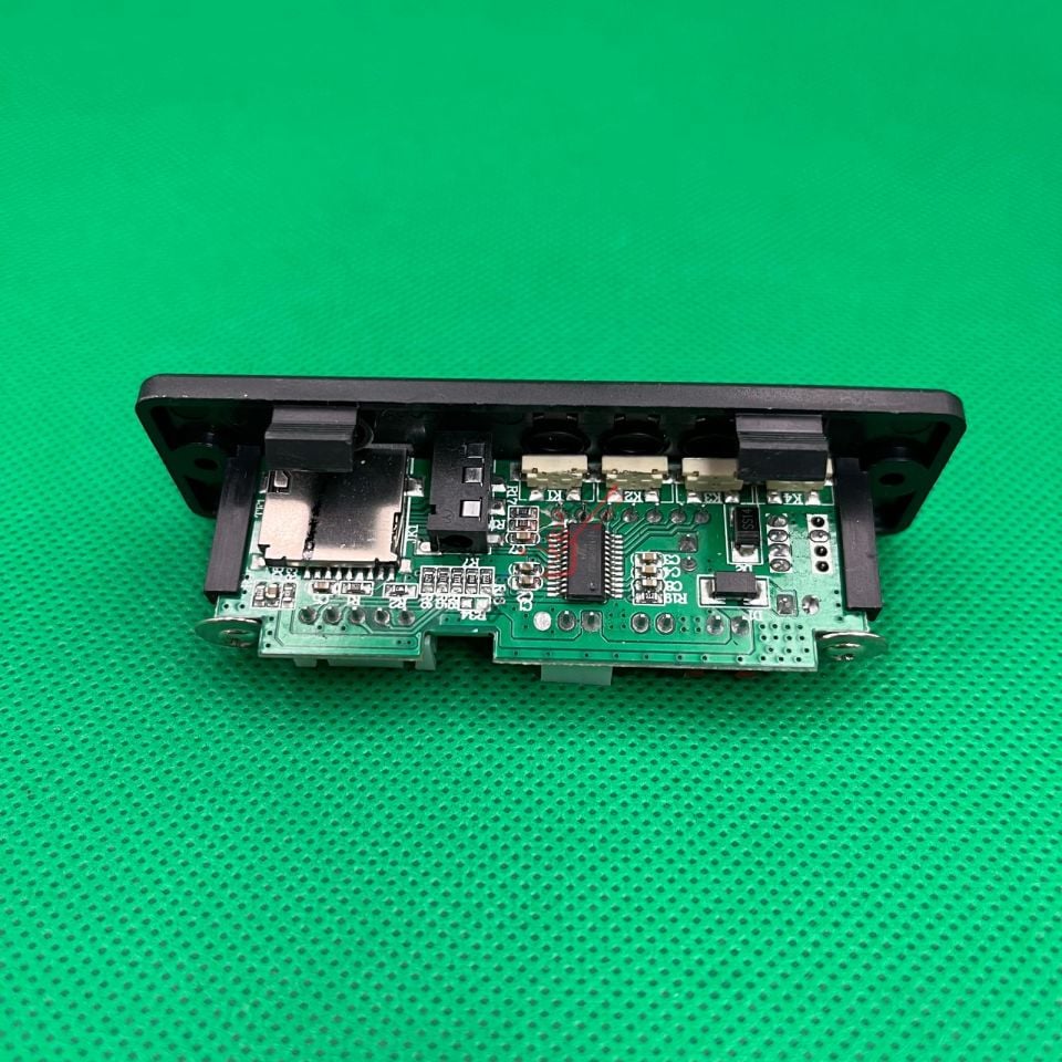 ALİŞ AKÜLÜ ARABA MP3 ÇALAR