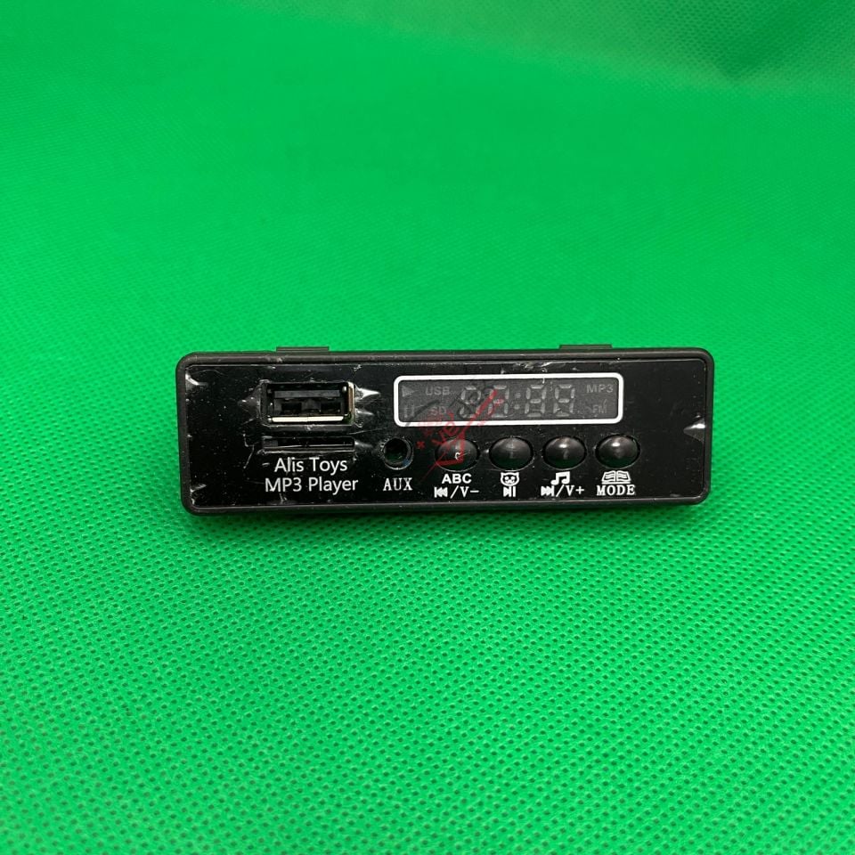 ALİŞ AKÜLÜ ARABA MP3 ÇALAR