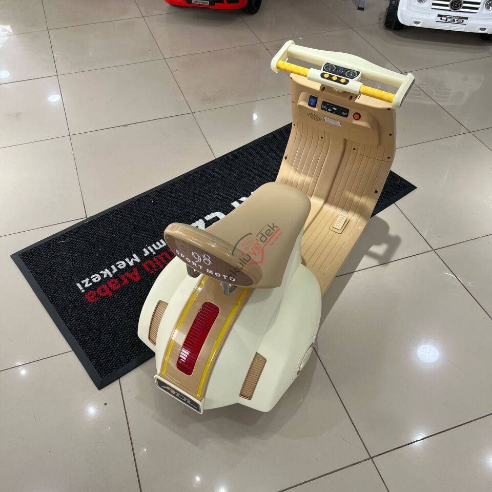 12V vespa dizayn Akülü Motor krem
