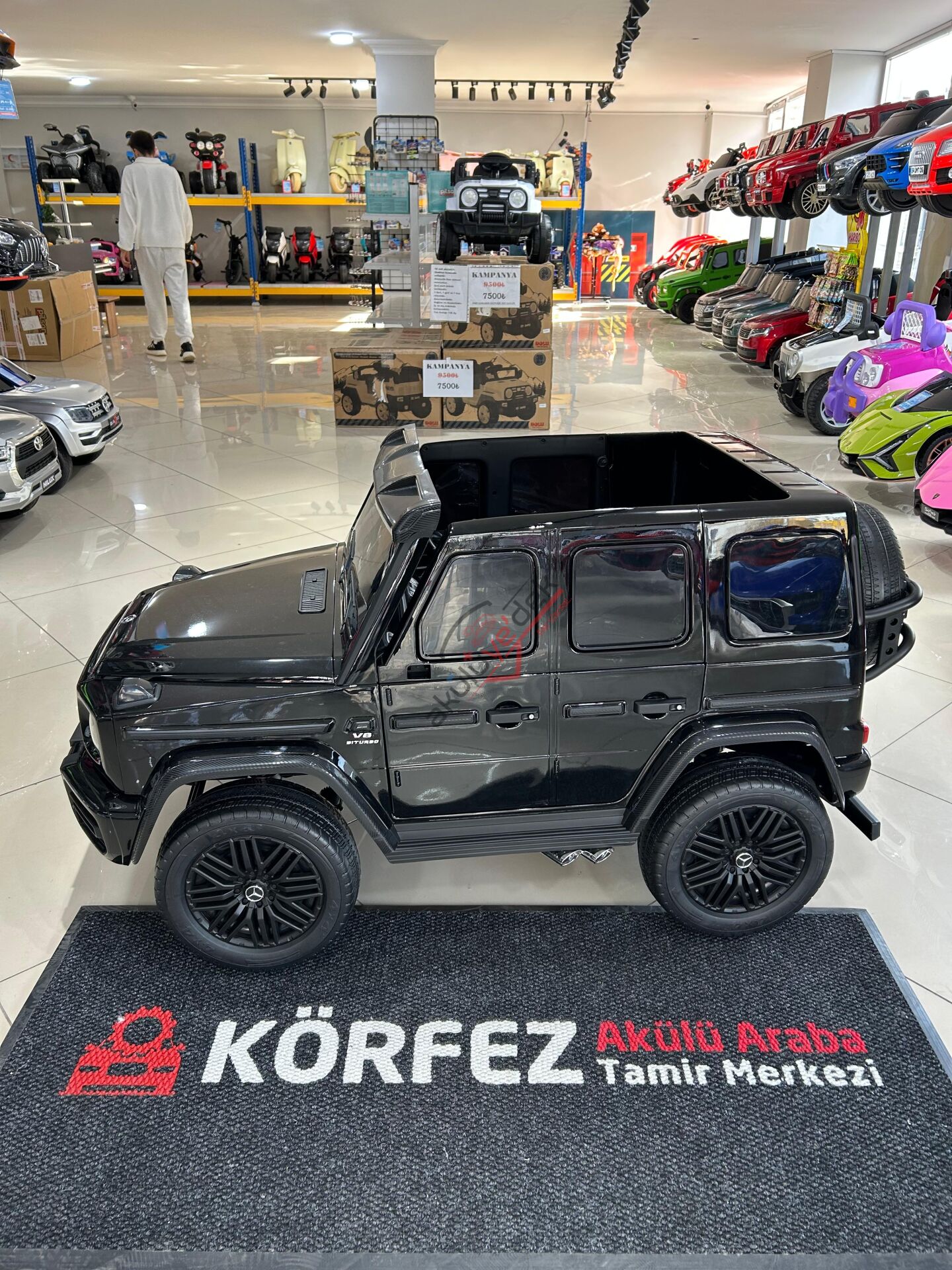 MEGA KASA MERCEDES G63 24V TABLETLİ AKÜLÜ ARABA - SİYAH