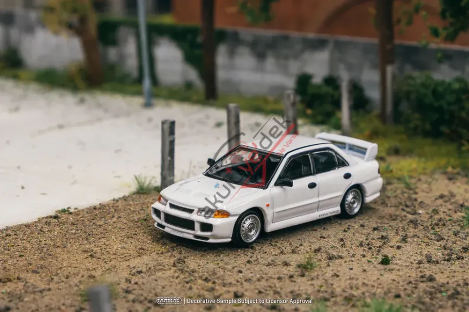 Tarmac Works 1/64 Mitsubishi Lancer RS Evolution III White - Lamley Special Edition - GLOBAL64 T64G-050-RS