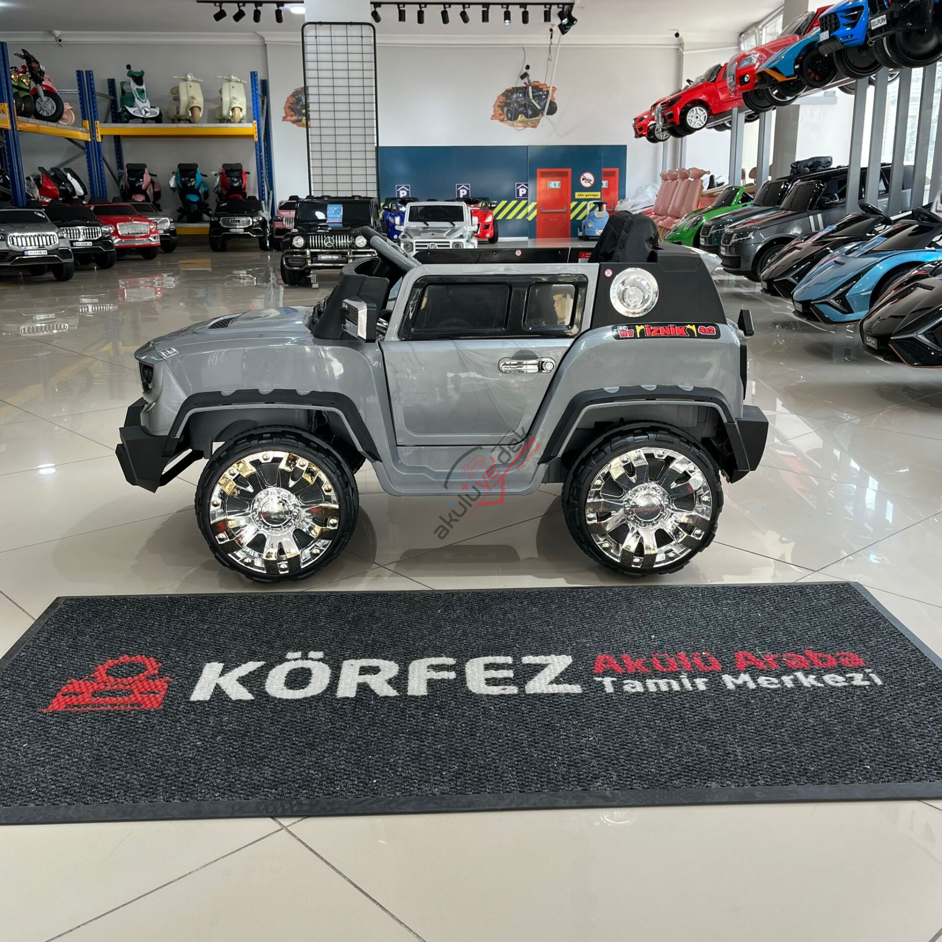 Akar İznik 12 V Çift Kişilik Uzaktan Kumandalı Akülü Araba Jip 4×2