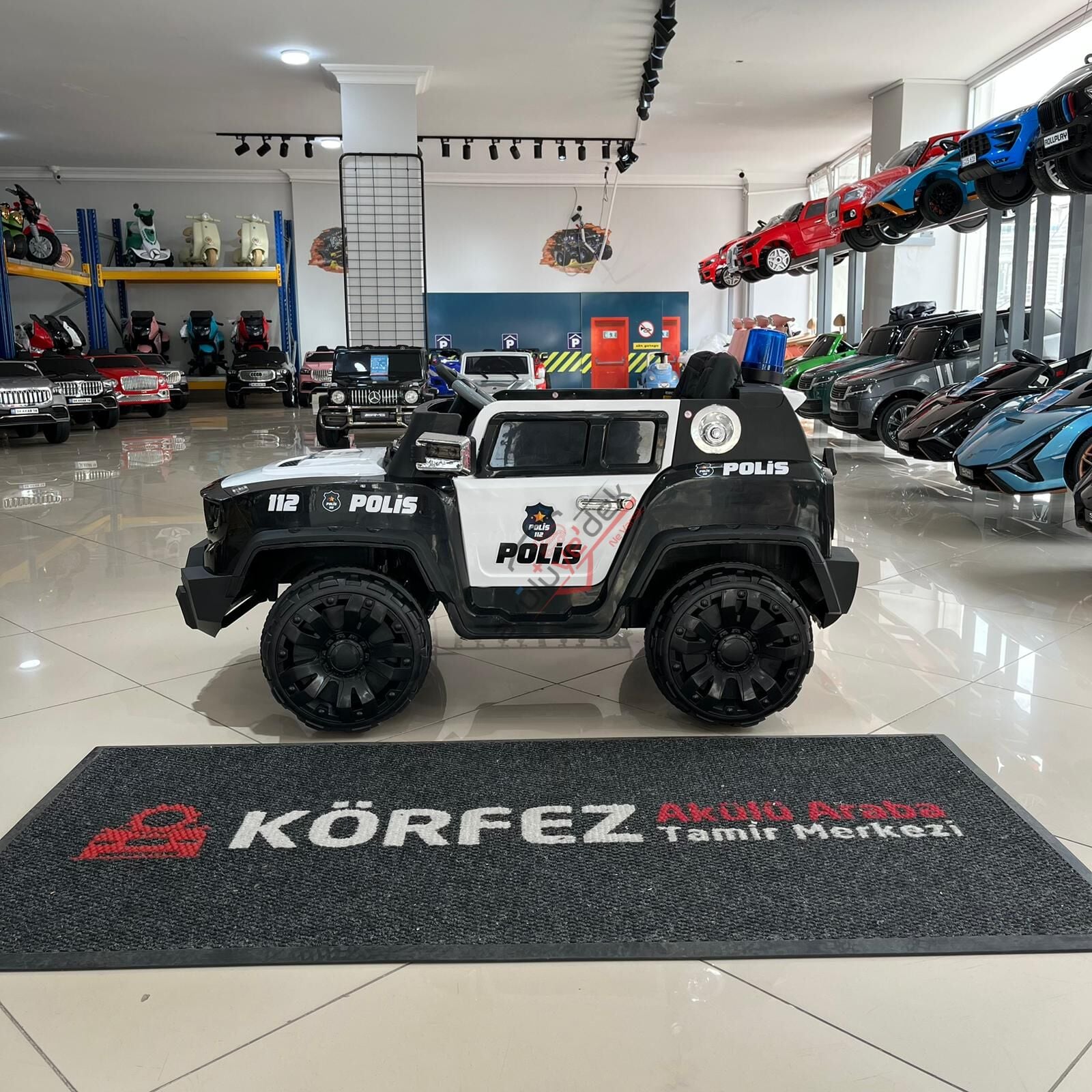 Akar 4×2 Polis İznik 12v. Çift Kişilik Uzaktan Kumandalı Akülü Araba Siyah