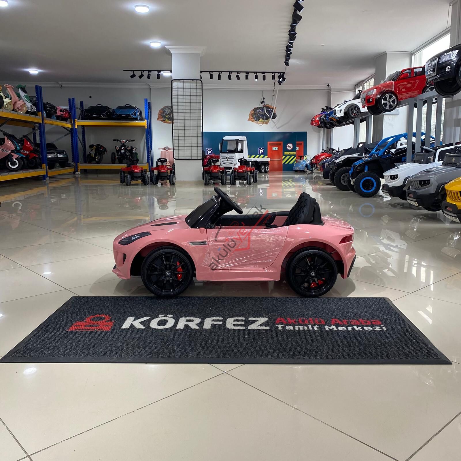 442 COUGAR AKÜLÜ ARABA 12V KUMANDALI -  pembe
