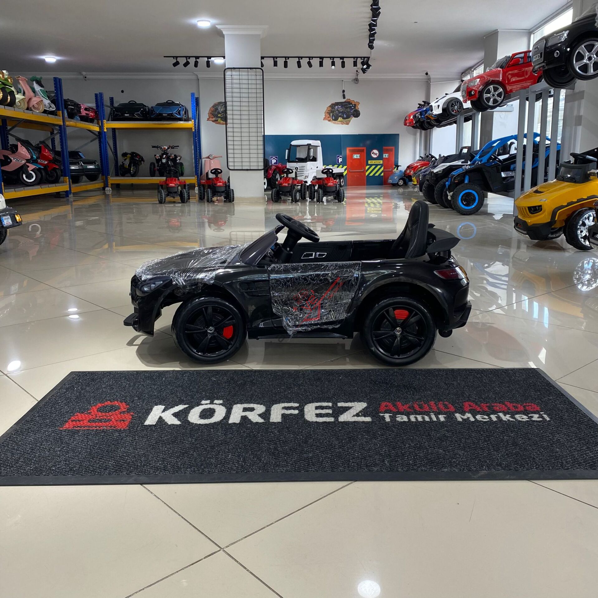 444 GTR SPORT AKÜLÜ ARABA 12V - SİYAH