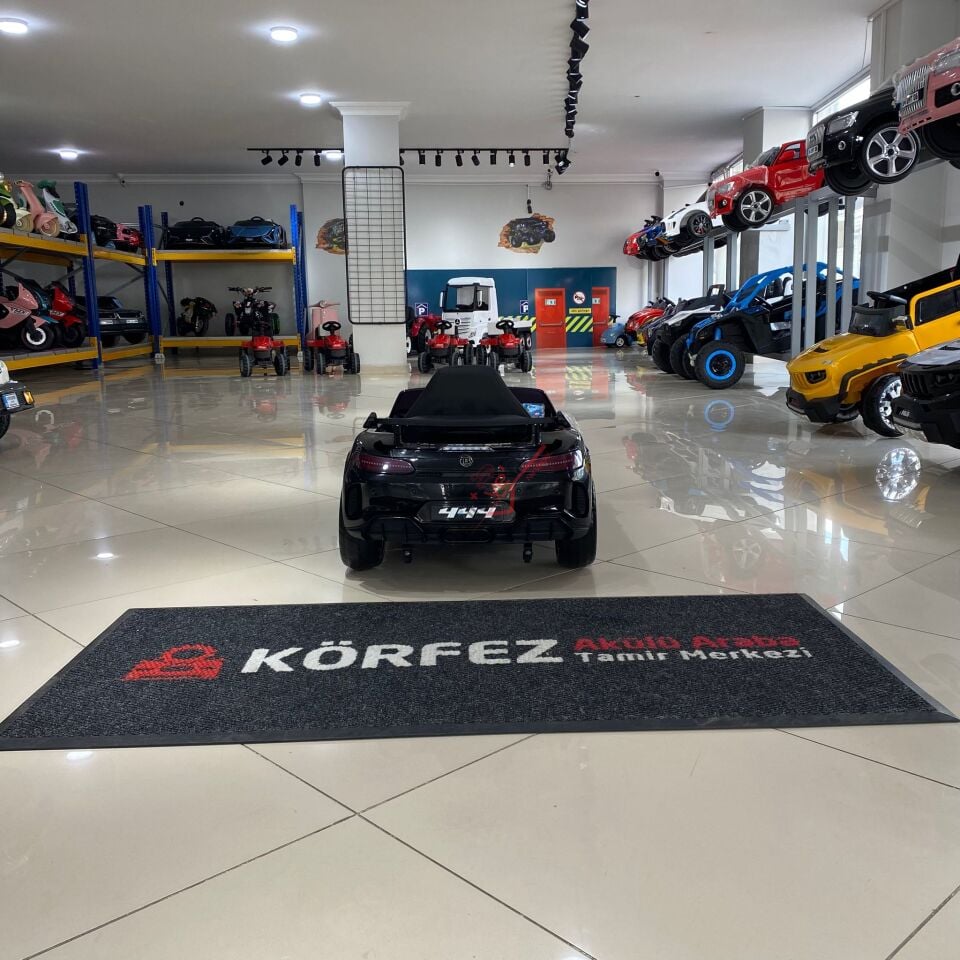 444 GTR SPORT AKÜLÜ ARABA 12V - SİYAH
