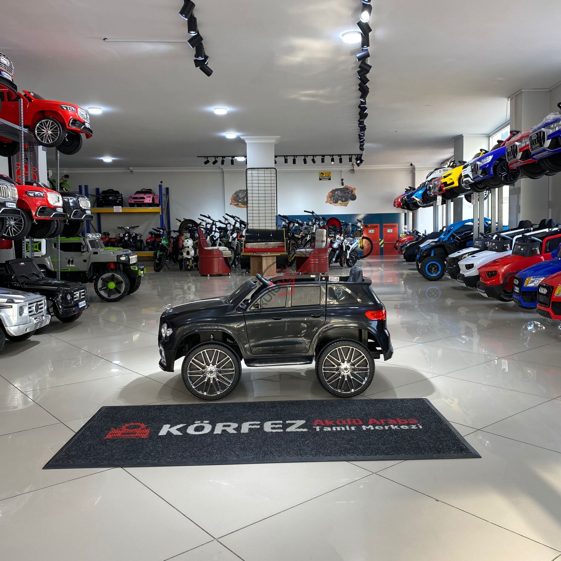 Akar Boss GT SİYAH Uzaktan Kumandalı 4X2 12 VOLT Akülü Araba(97-053)