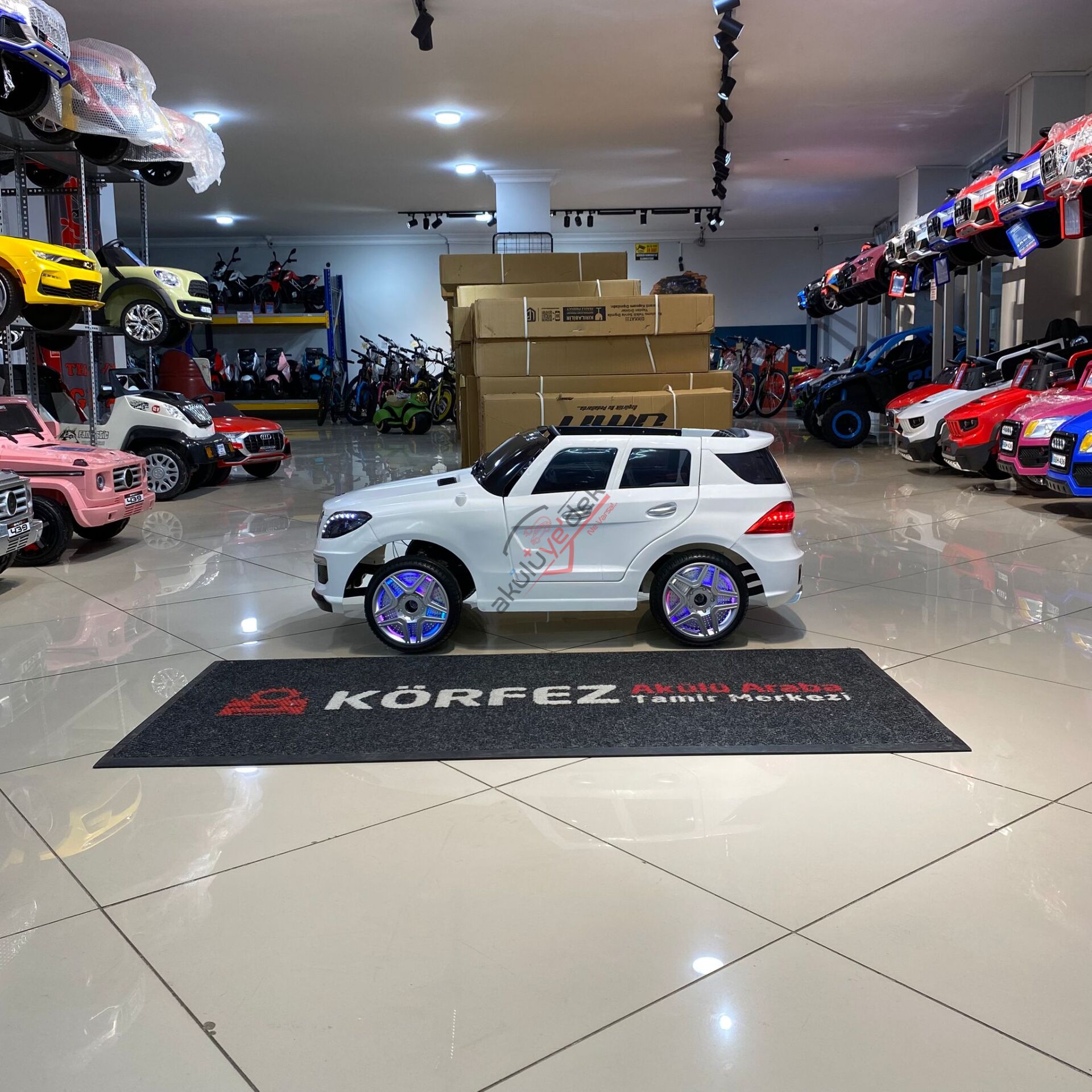 443 XC POWER AKÜLÜ ARABA 12V - BEYAZ