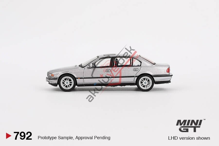 Mini GT 1/64 BMW 750IL Aspen Silver Metallic MGT00792