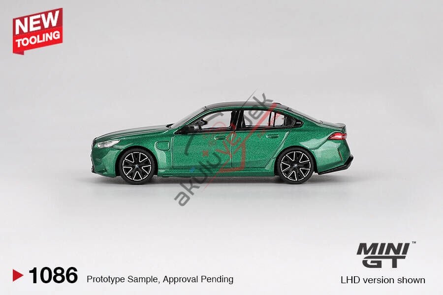 Mini GT 1/64 BMW M5 (G90) Isle of Man Green Metallic MGT01086